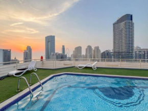 Luxury 3 Bedroom Condo near Beach in Marina